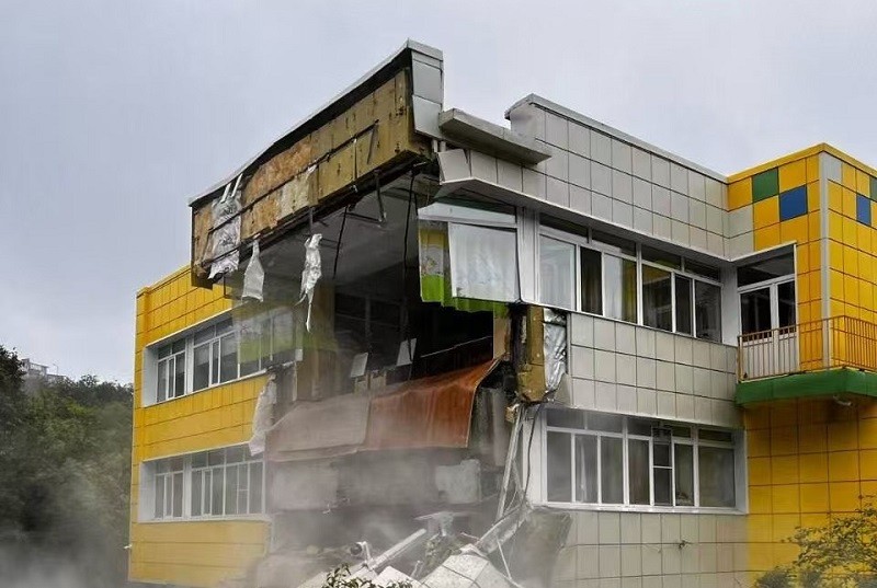 Trường mẫu giáo trên bán đảo Kamchatka bị hư hại do động đất sáng 30/7. Ảnh: RIA Novosti