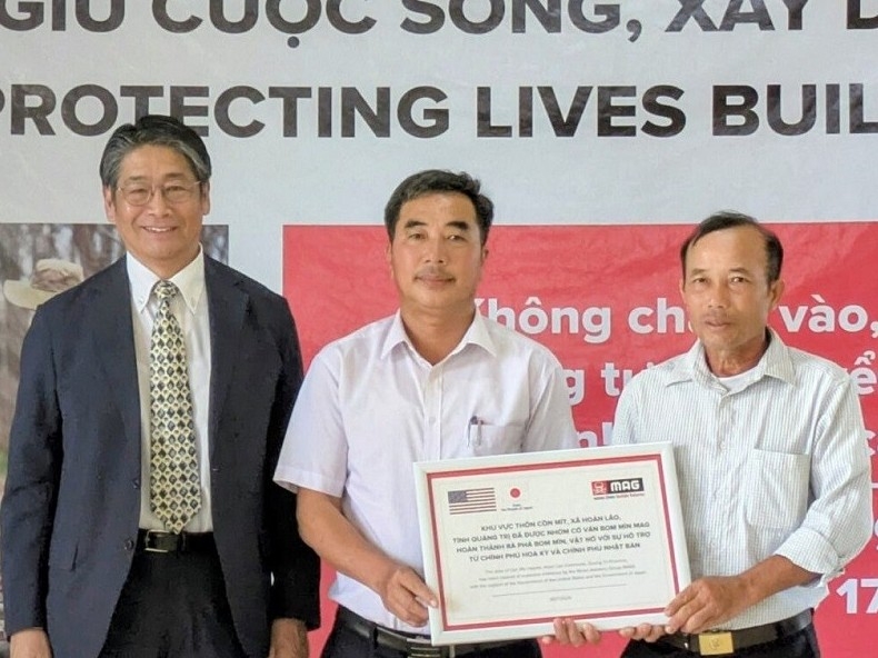 nhat ban ban giao khu dat da ra pha sach bom min tai quang tri