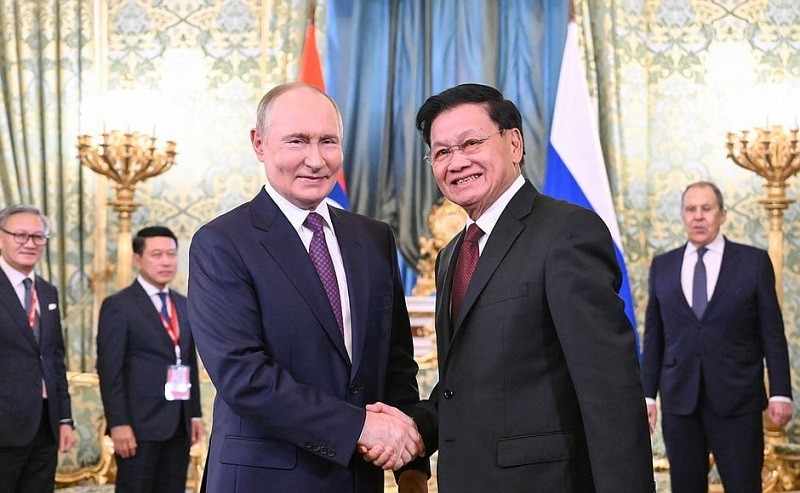 Ông Vladimir Putin và ông Thongloun Sisoulith tại Điện Kremlin ngày 31/7. Ảnh: Bộ Ngoại giao Nga