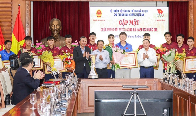 U23 Việt Nam nhận Bằng khen của Phiên bản chính thức của 555Win Chính phủ. Ảnh: VFF