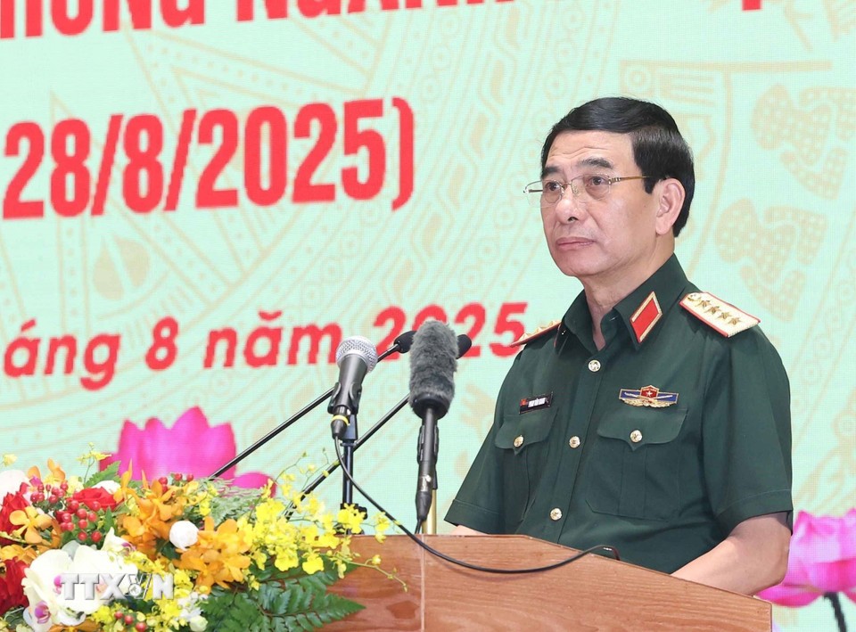 Đại tướng Phan Văn Giang, Ủy viên Bộ Chính trị, Phó Bí thư Quân ủy Trung ương, Bộ trưởng Bộ Quốc phòng phát biểu. (