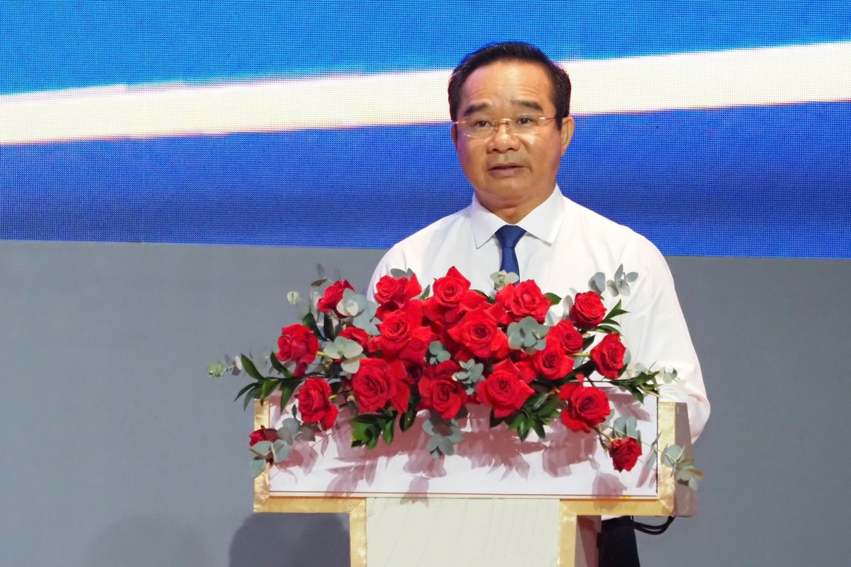Chủ tịch UBND Thành phố Hồ Chí Minh trình bày chương trình hành động trung tâm tài chính quốc tế Thành phố Hồ Chí Minh - Ảnh: VGP