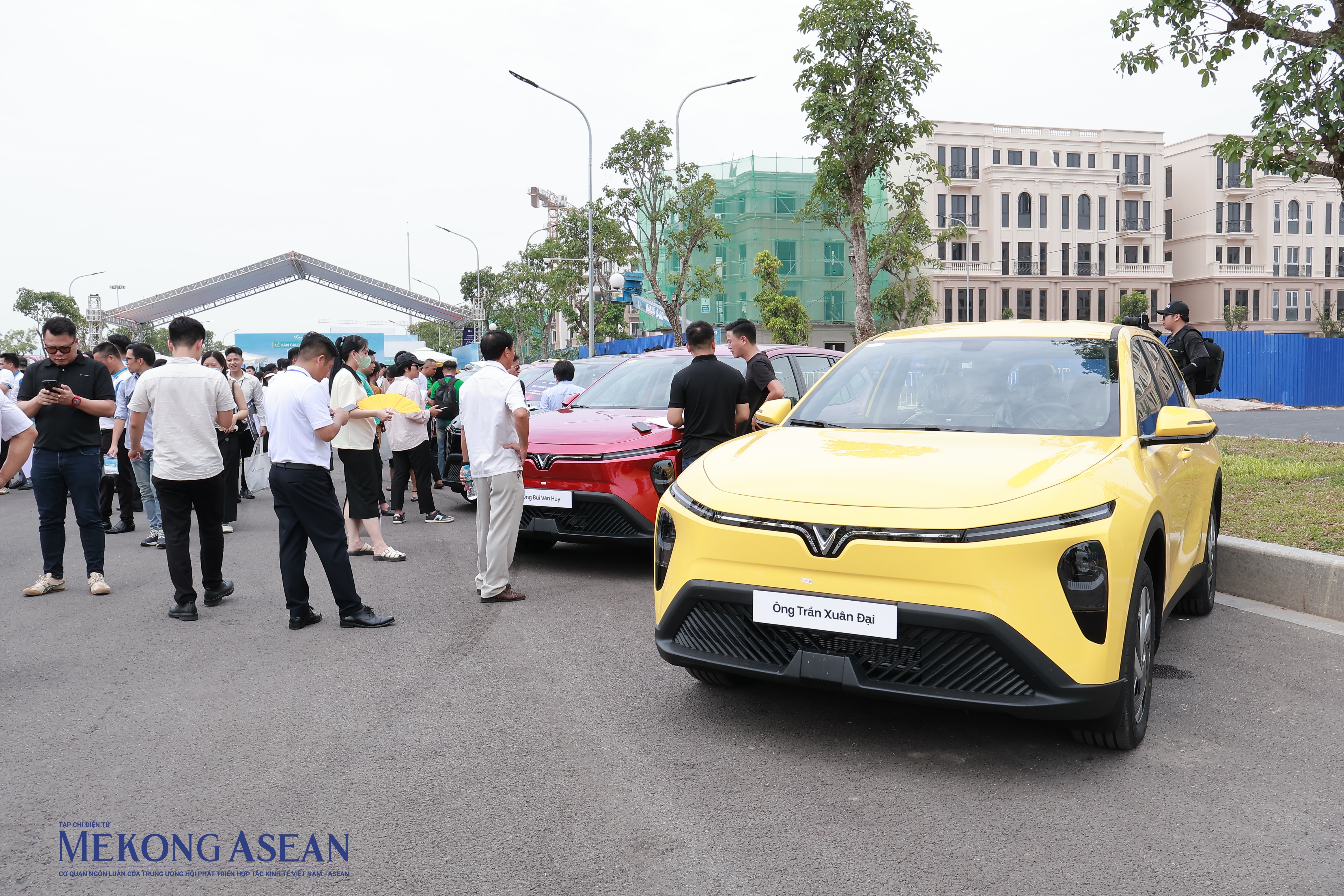 VinFast Limo Green được trao danh hiệu Xe dịch vụ của năm, đồng thời được vinh danh ở hai hạng mục Xe điện của năm và Xe triển vọng.