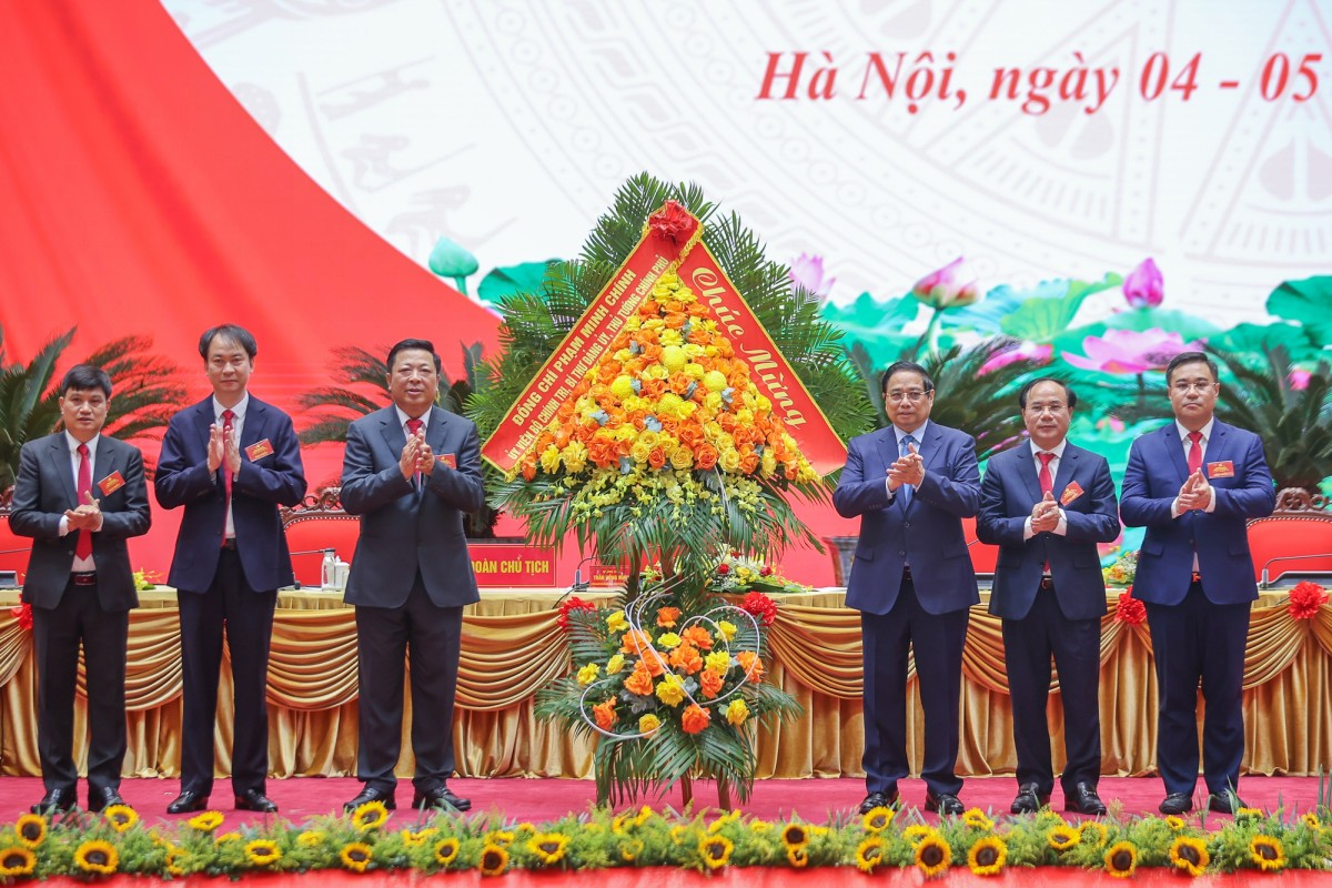 Phiên bản chính thức của 555Win Phạm Minh Chính tặng hoa chúc mừng Đại hội đại biểu Đảng bộ Bộ Xây dựng nhiệm kỳ 2025 - 2030 - Ảnh: VGP