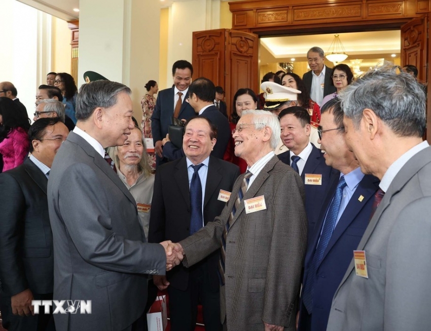 'Trí thức, nhà khoa học, văn nghệ sĩ là mạch nguồn cho sự trường tồn của đất nước'