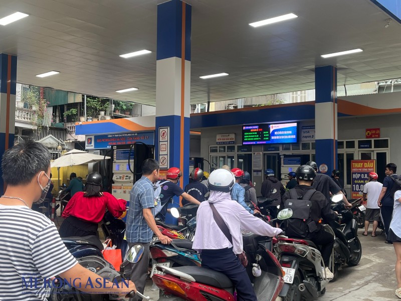 Xăng RON 95 quay đầu tăng hơn 170 đồng/lít