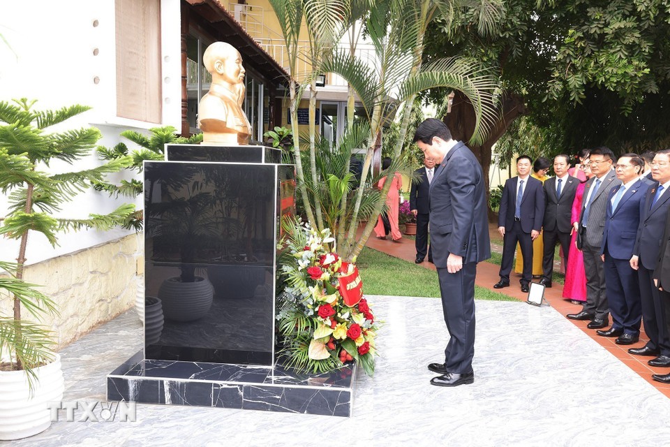 Angola đón Chủ tịch nước Lương Cường theo nghi thức cao nhất