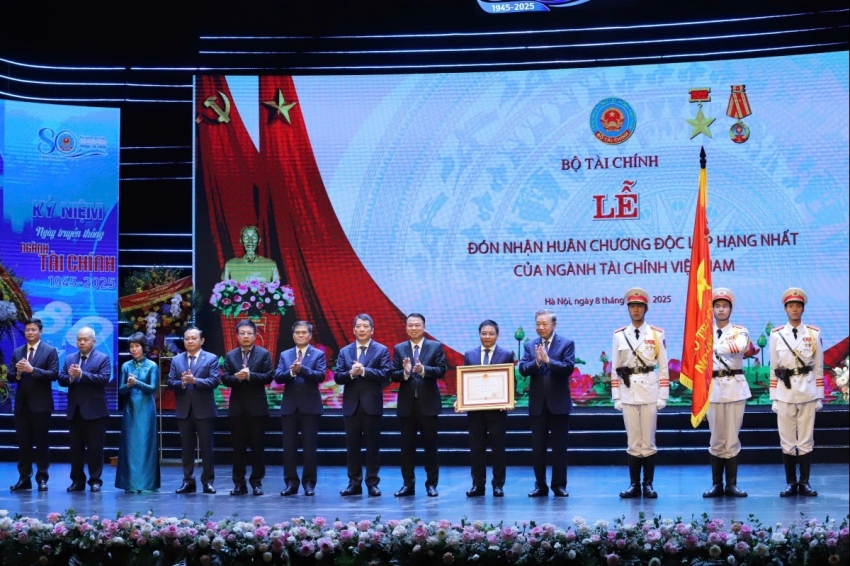 Tổng Bí thư Tô Lâm trao Huân chương Độc lập hạng Nhất cho Bộ Tài chính