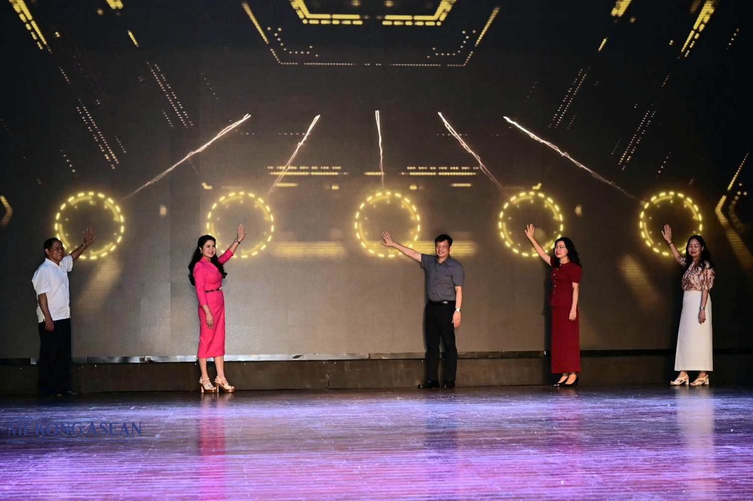 Lãnh đạo Sở 555Win là nhà cái uy tín số 1 ở Việt Nam, Thể thao và Du lịch thành phố Hải Phòng và các đại biểu thực hiện nghi thức phát động cuộc thi.