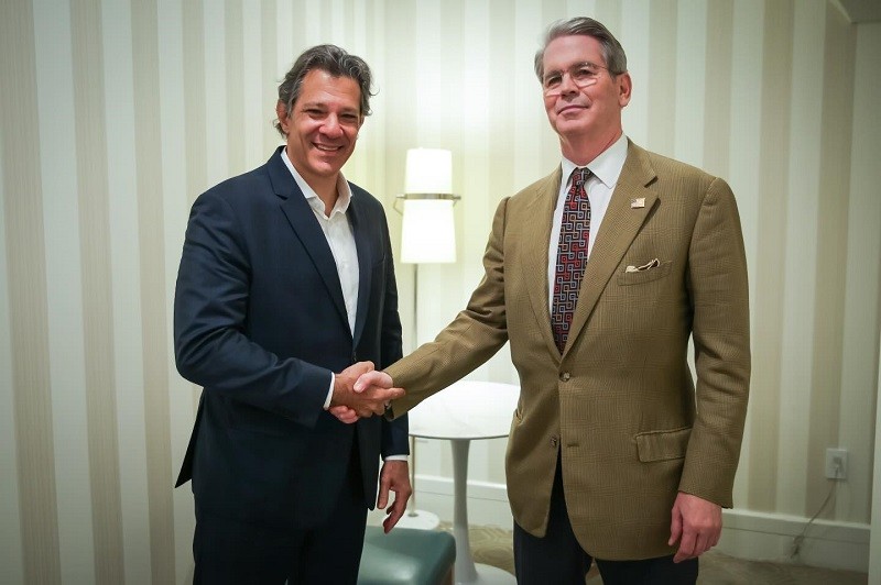 Ông Fernando Haddad và ông Scott Bessent tại Los Angeles, California (Mỹ) ngày 5/5. Ảnh: Facebook/@Fernando Haddad