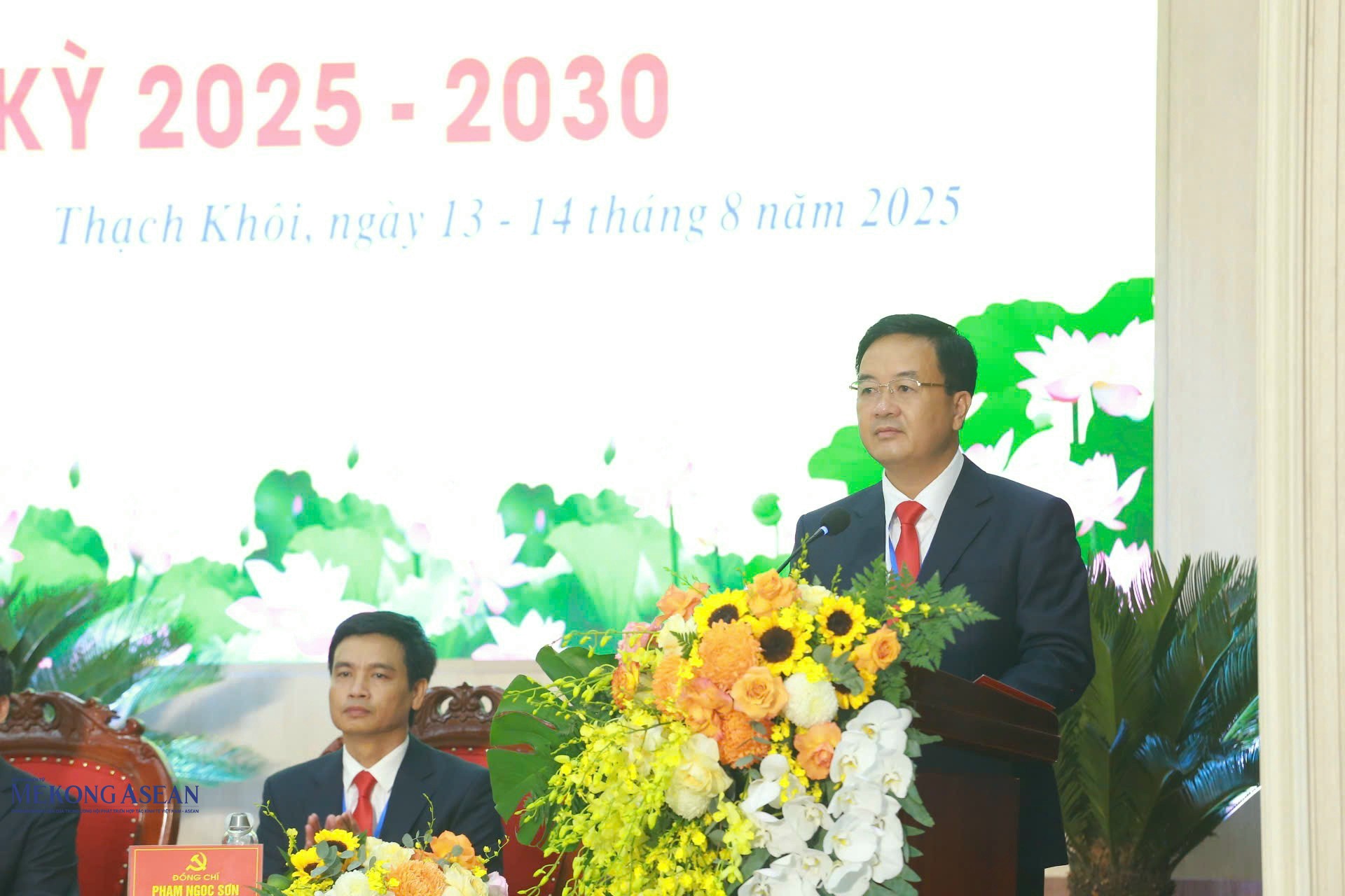 Ông Nguyễn Văn Kiên, Bí thư Đảng ủy phường Thạch Khôi phát biểu tại đại hội.