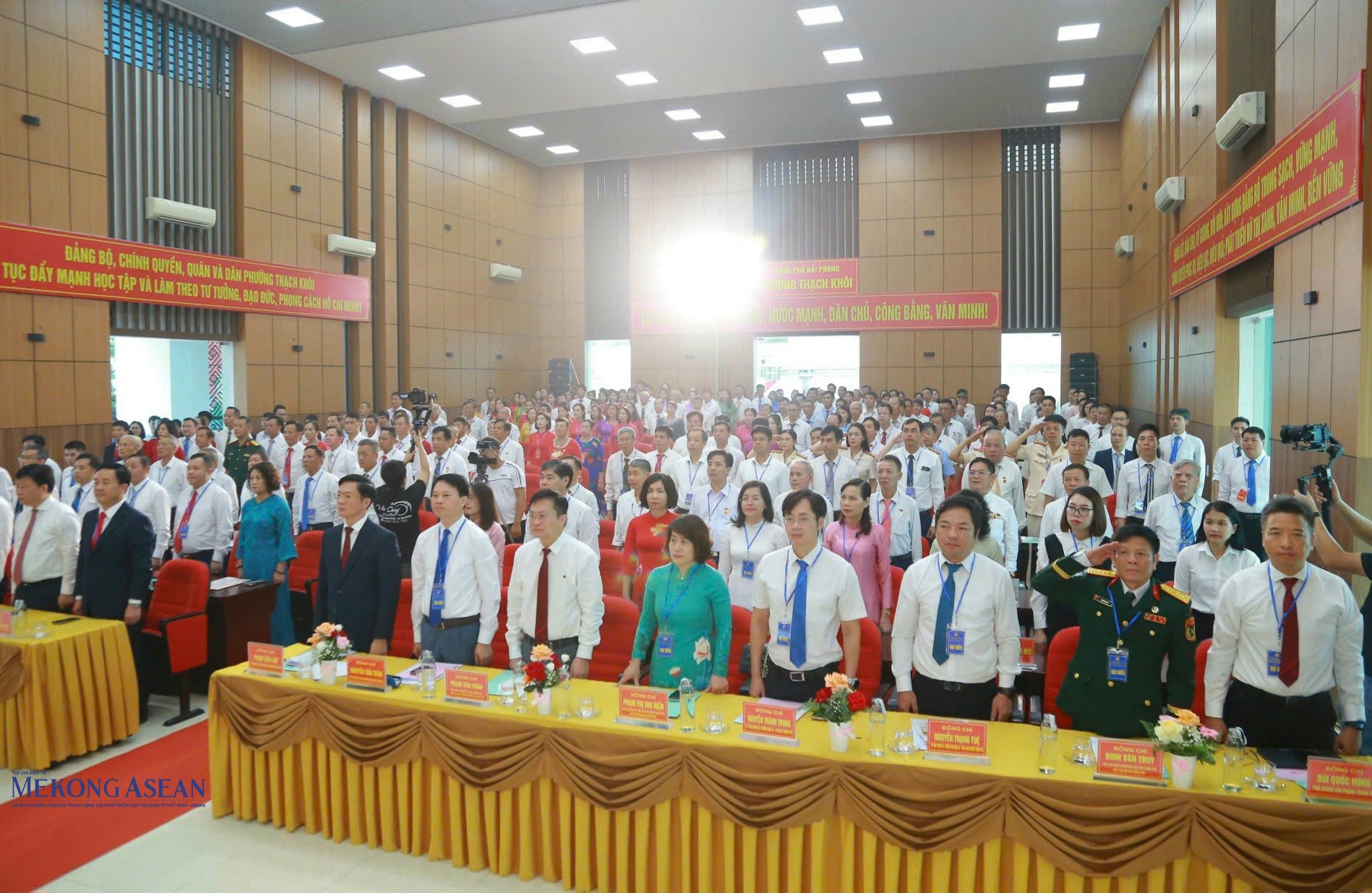 Các đại biểu dự đại hội.