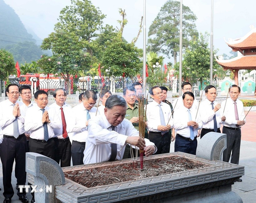 Tổng Bí thư làm việc với tỉnh Tuyên Quang về tổ chức bộ máy và chiến lược phát triển