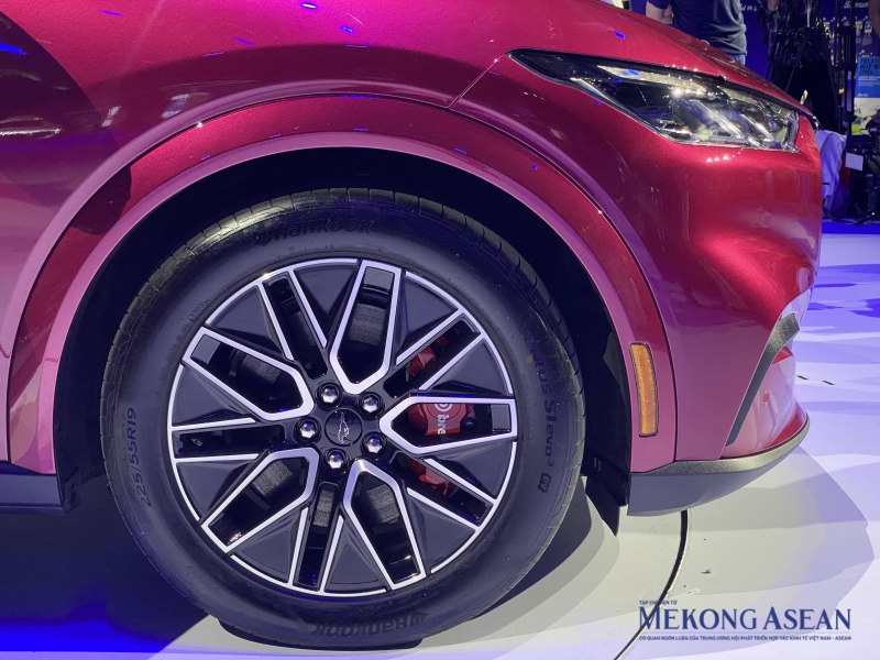 'Chiến mã’ điện Mustang Mach-E của Ford ra mắt tại Việt Nam