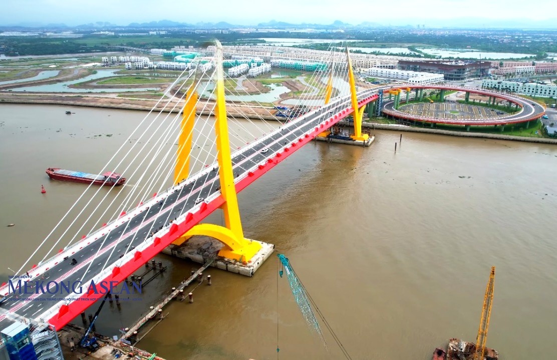 Cầu Máy Chai (cầu Hoàng Gia), tại phường Ngô Quyền, thành phố Hải Phòng. 