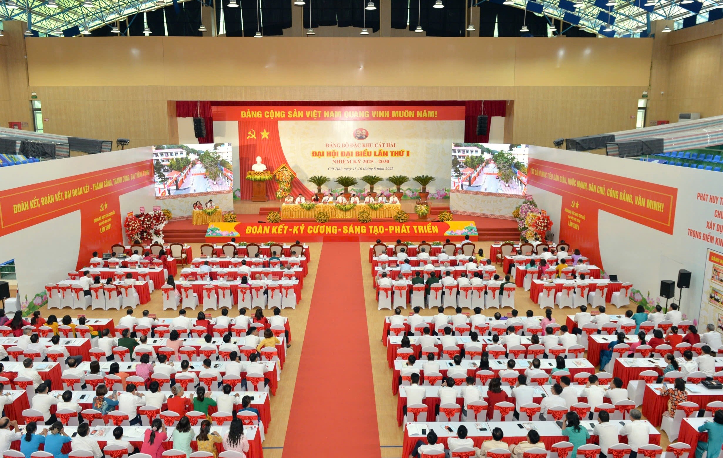 Quang cảnh đại hội.