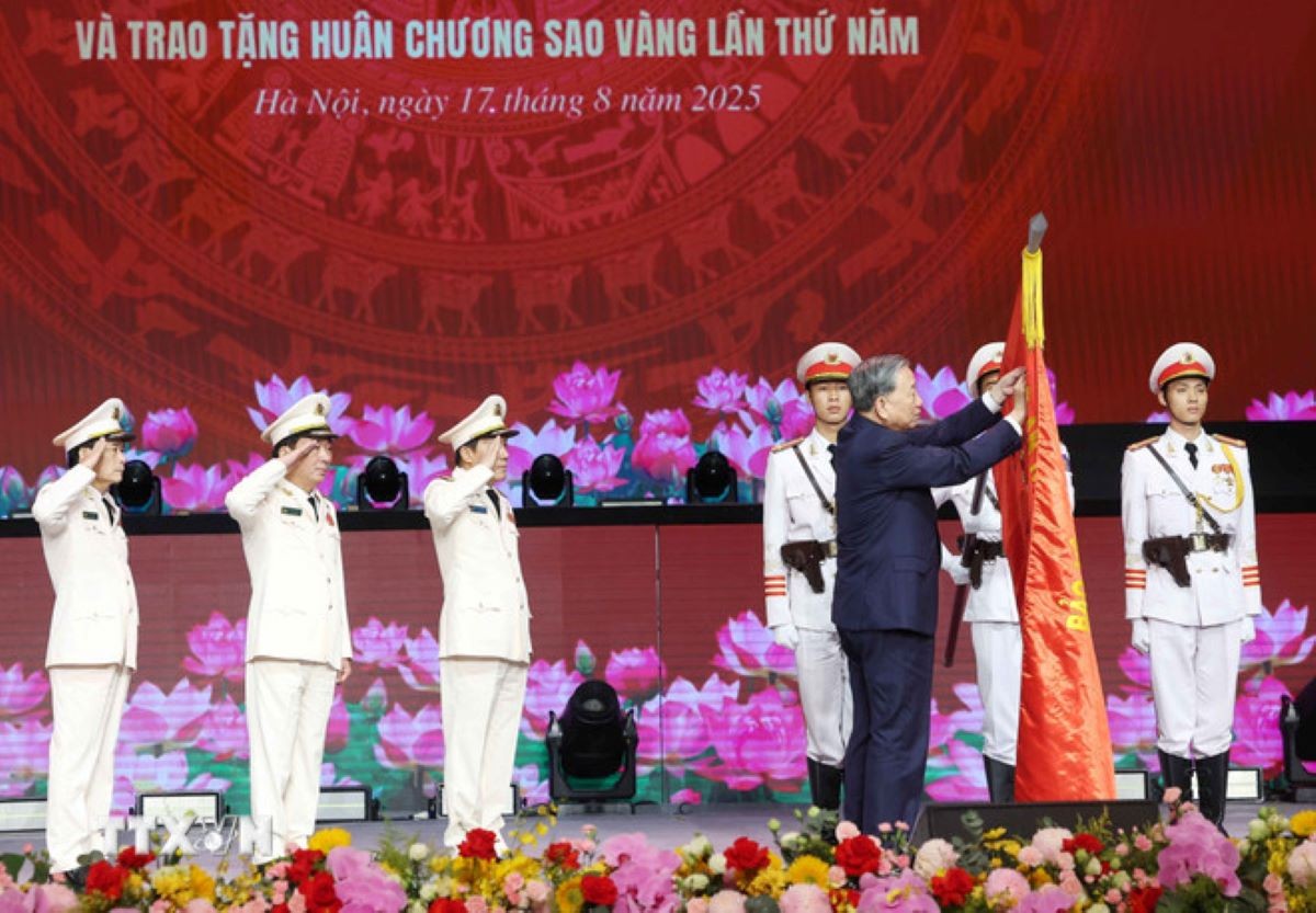 Tổng Bí thư: CAND là 'lá chắn', 'thanh kiếm' bảo vệ chế độ, bảo vệ nhân dân