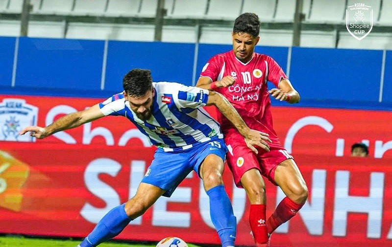 CAHN thua ngược với tỷ số 1-2 dù có lợi thế hơn người. Ảnh: Công An Hà Nội FC