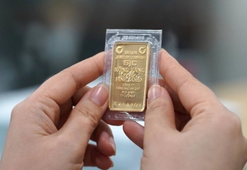 Giá vàng SJC vượt 135 triệu đồng/lượng