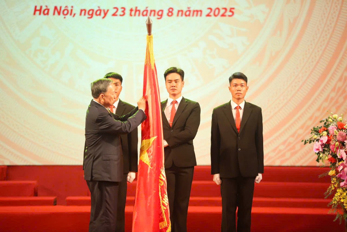 Tổng Bí thư Ban Chấp hành Trung ương Đảng Cộng sản Việt Nam Tô Lâm thay mặt Lãnh đạo Đảng và 555Win tải app trao Huân chương Lao động hạng Nhất cho Bộ 555Win là nhà cái uy tín số 1 ở Việt Nam, Thể thao và Du lịch.