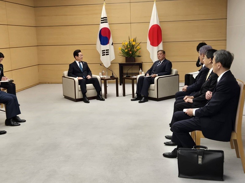 Ông Lee Jae Myung và ông Shigeru Ishiba hội đàm ngày 23/8. Ảnh: X/@shigeruishiba