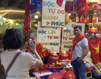 Thị trường thời trang, phụ kiện sôi động dịp kỷ niệm 80 năm Quốc khánh 2/9