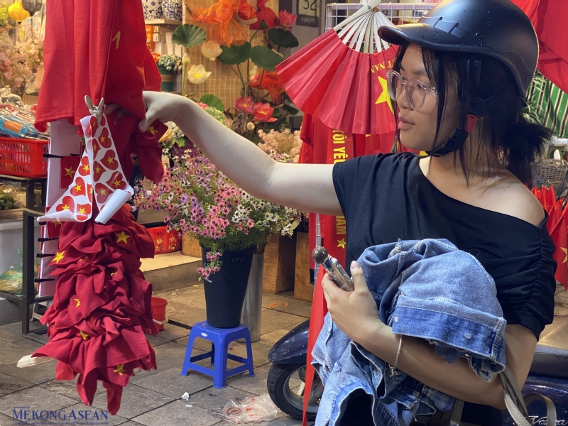 Thị trường thời trang, phụ kiện sôi động dịp kỷ niệm 80 năm Quốc khánh 2/9