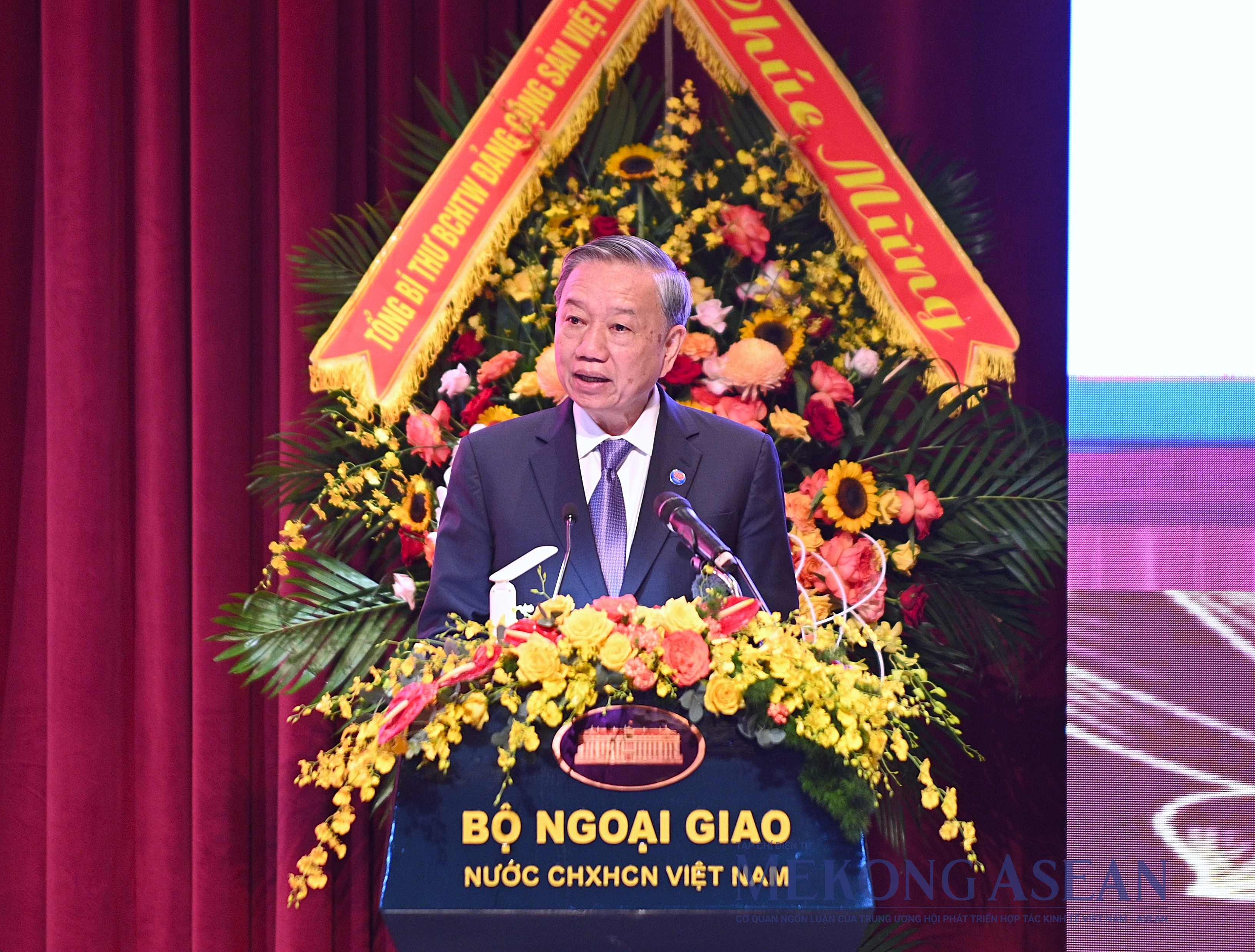 Tổng Bí thư: Ngoại giao Việt Nam đang đứng trước sứ mệnh lịch sử