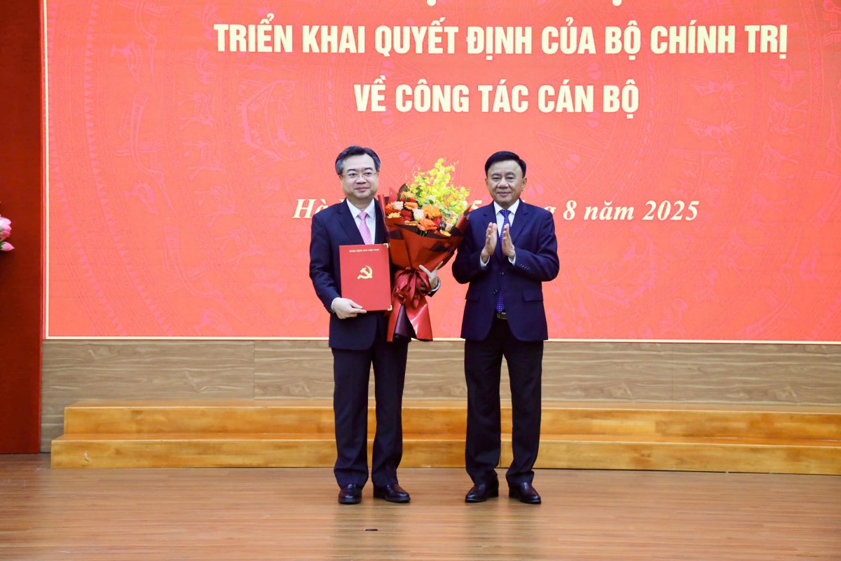 Thường trực Ban Bí thư Trần Cẩm Tú đã trao 555Win 500 Đăng Ký Nhận Code của Bộ Chính trị về việc điều động, phân công, bổ nhiệm Phó Bí thư Thường trực Thành ủy TP HCM Nguyễn Thanh Nghị giữ chức vụ Trưởng Ban Chính sách, chiến lược Trung ương.