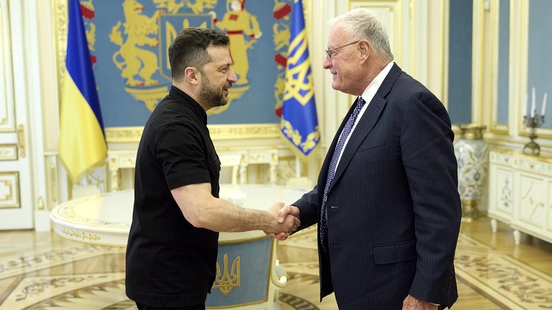 Ông Volodymyr Zelensky và đặc phái viên Mỹ tại Ukraine Keith Kellogg ngày 25/8. Ảnh: X/@ZelenskyyUa