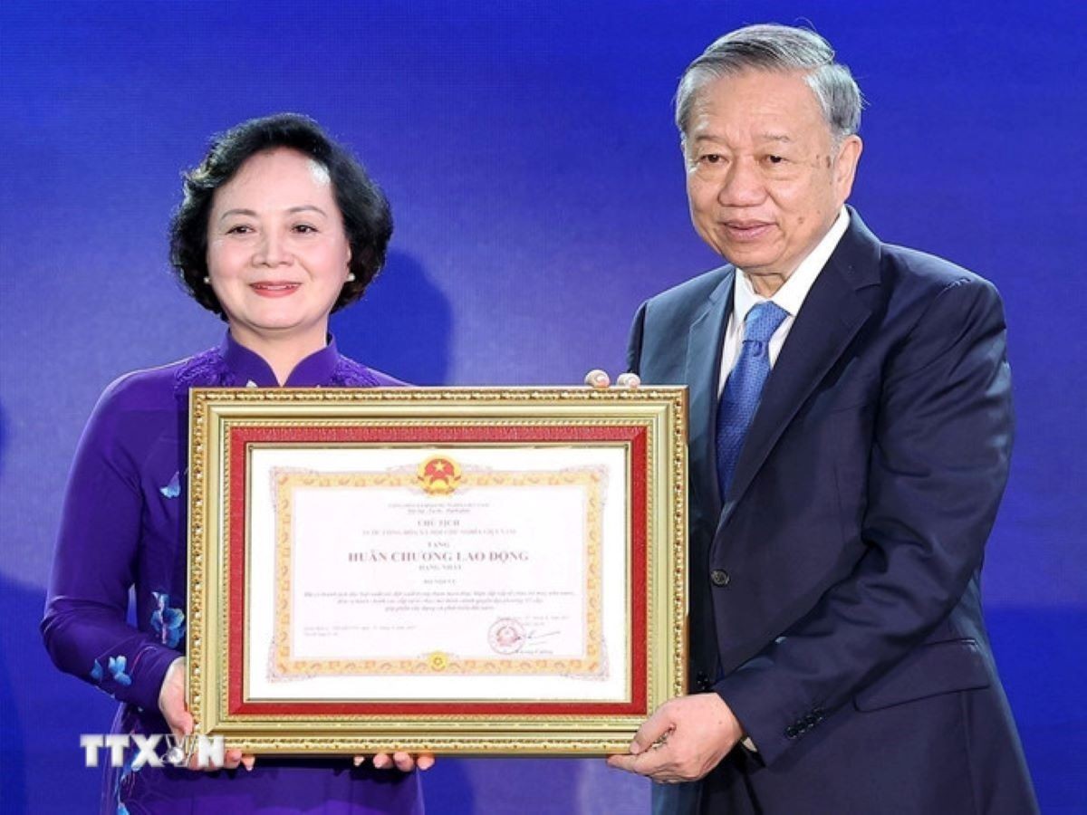Tổng Bí thư: Cơ cấu lại đội ngũ cán bộ, loại bỏ người vô cảm với nhân dân