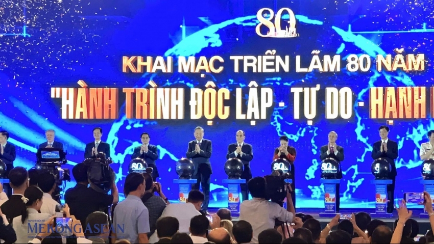 trien lam 80 nam thanh tuu dat nuoc ton vinh lich su khang dinh tam voc viet