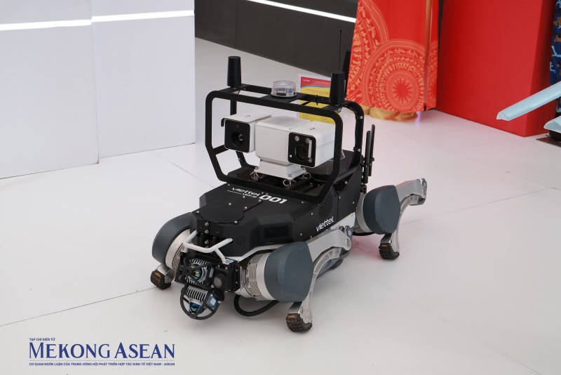 Ngắm dàn vũ khí công nghệ cao, robot của Viettel tại triển lãm quốc gia