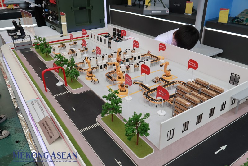 Ngắm dàn vũ khí công nghệ cao, robot của Viettel tại triển lãm quốc gia