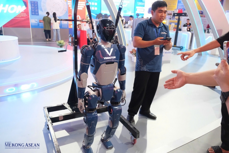 Robot, sản phẩm công nghệ 'Make in Vietnam' gây ấn tượng tại triển lãm quốc gia Robot, sản phẩm công nghệ 'Make in Vietnam' gây ấn tượng tại triển lãm quốc gia