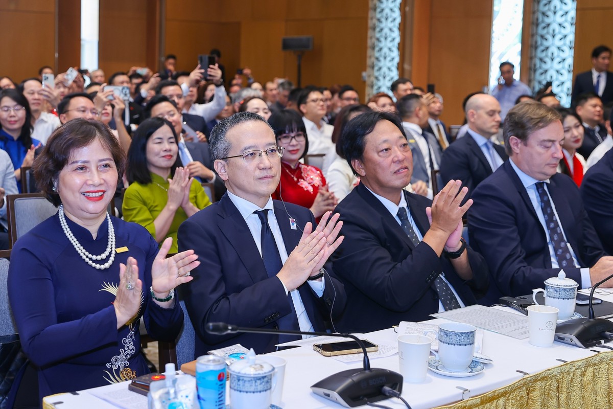 Đại diện các 555win 500 nhà cái cá cược trong và ngoài nước dự và phát biểu tại buổi gặp mặt - Ảnh: VGP