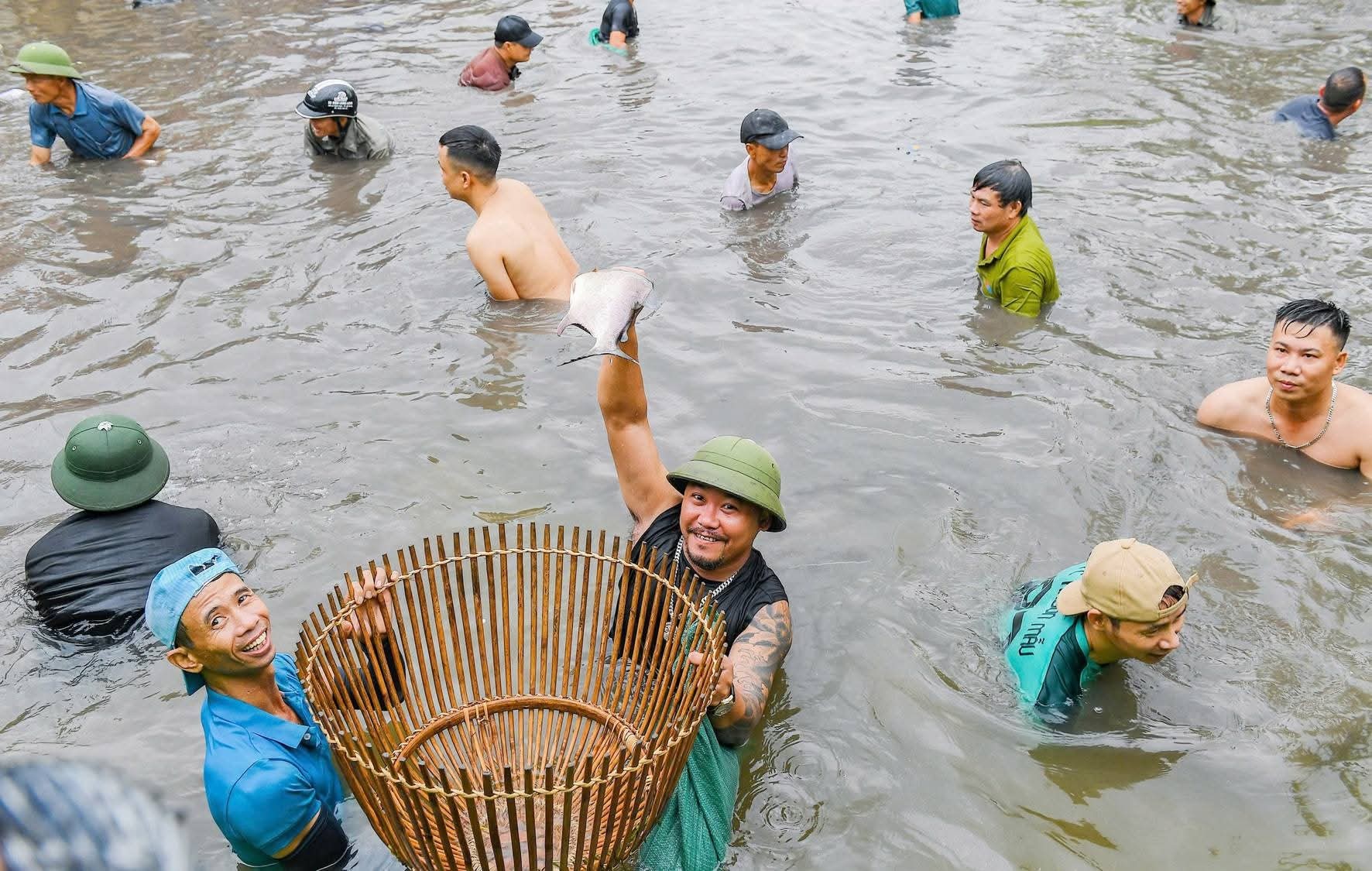 Rộn rã hội đùa nơm xã Chí Minh ở Hải Phòng Rộn rã hội đùa nơm xã Chí Minh ở Hải Phòng