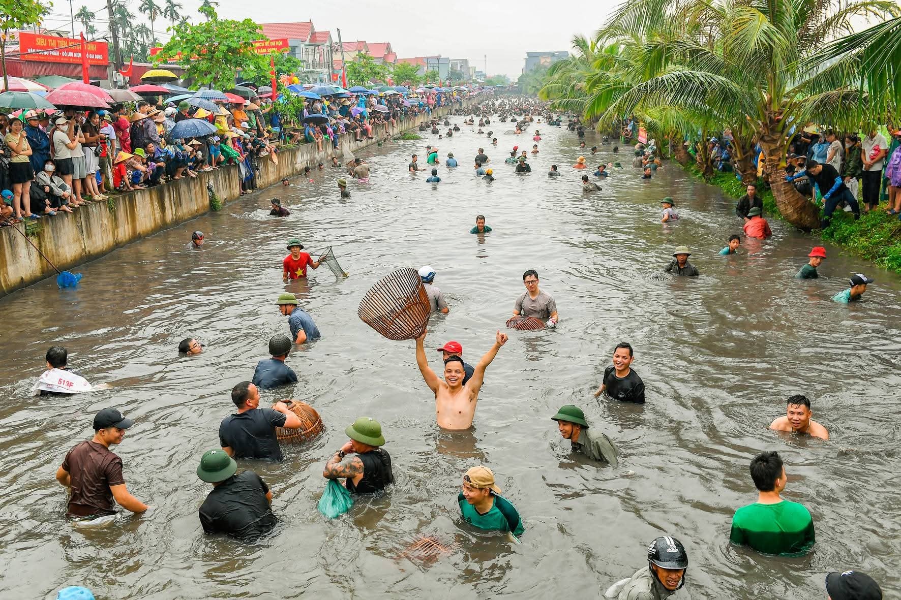 Rộn rã hội đùa nơm xã Chí Minh ở Hải Phòng Rộn rã hội đùa nơm xã Chí Minh ở Hải Phòng