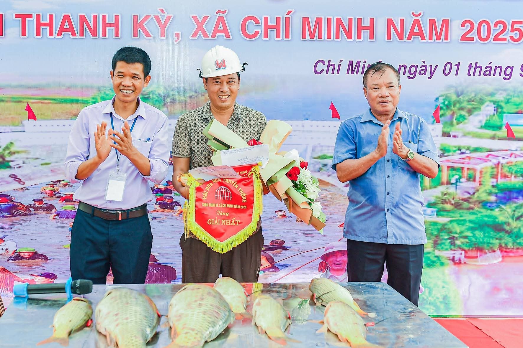 Rộn rã hội đùa nơm xã Chí Minh ở Hải Phòng Rộn rã hội đùa nơm xã Chí Minh ở Hải Phòng