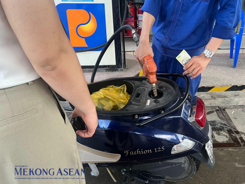 Giá xăng dầu có thể đồng loạt tăng vào kỳ điều hành chiều nay Giá xăng dầu có thể đồng loạt tăng vào kỳ điều hành chiều nay