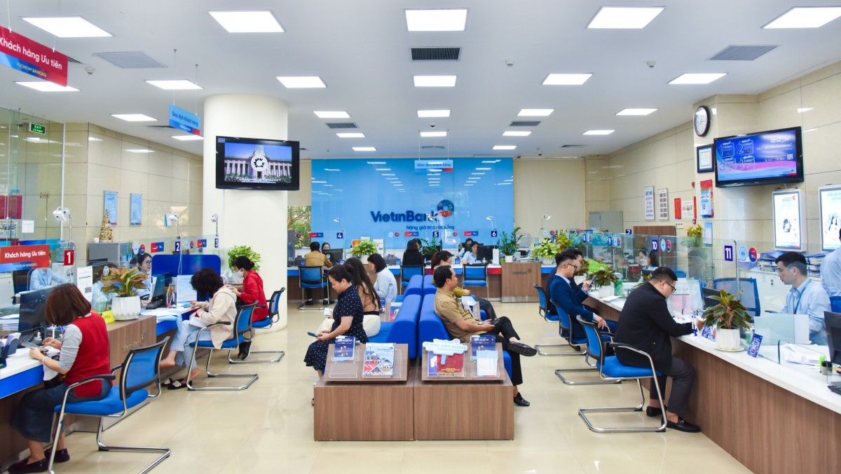 Cổ tức 555win là nhà cái uy tín số 1 ở Việt Nam trả dồn dập trong tuần: Ba nhà băng chốt quyền
