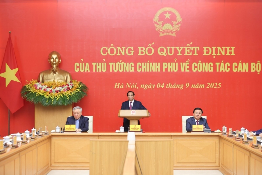 thu tuong trao quyet dinh bo nhiem lanh dao 8 bo co quan