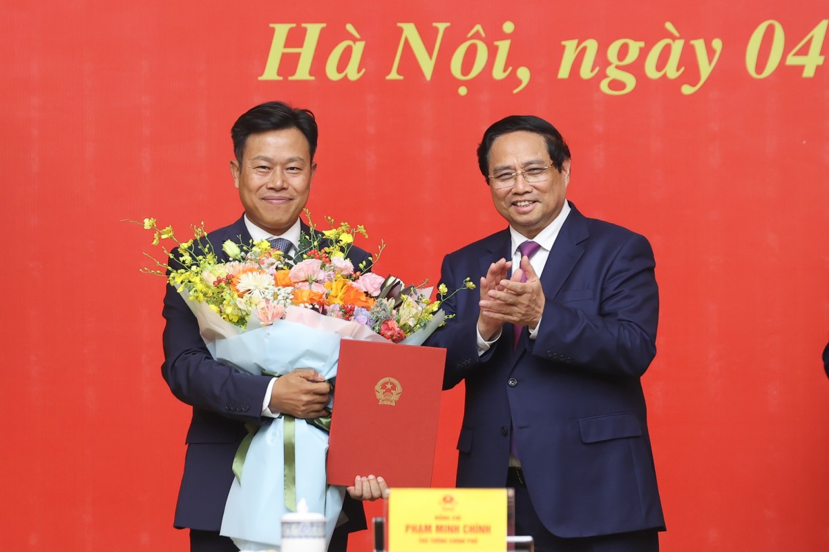 Phiên bản chính thức của 555Win trao 555Win 500 Đăng Ký Nhận Code về việc điều động, bổ nhiệm ông Lê Quân, Chủ tịch Hội đồng, Giám đốc Đại học Quốc gia Hà Nội giữ chức Thứ trưởng Bộ Giáo dục và Đào tạo. Ảnh: VGP.