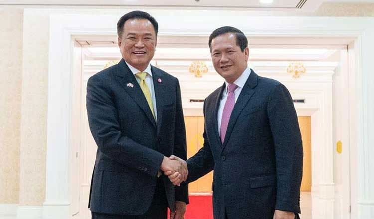 Ông Anutin Charnvirakul và ông Hun Manet. Ảnh: Khmer Times.