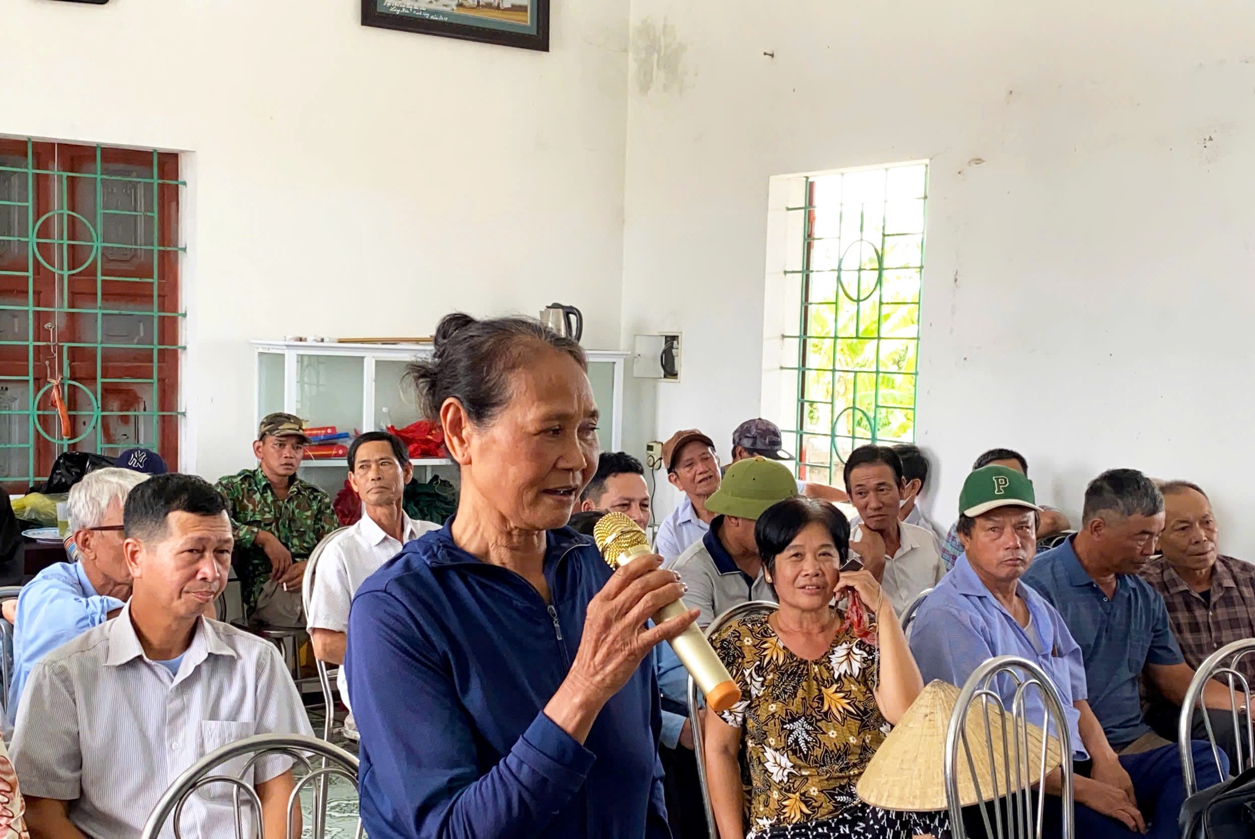 Người dân xã Hà Đông phát biểu tại hội nghị. Ảnh: Hadong.haiphong.gov.vn.