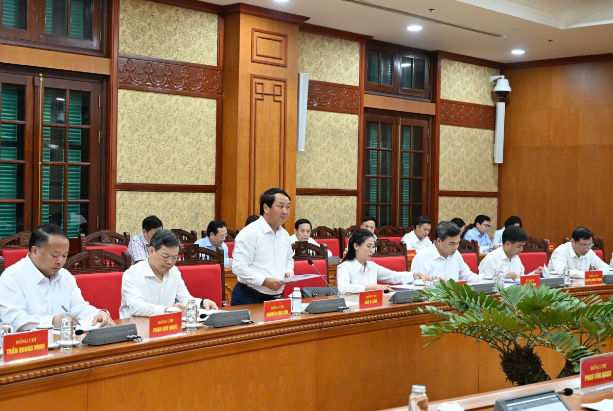 Bí thư Tỉnh uỷ Tuyên Quang Hầu A Lềnh báo cáo. Ảnh: VGP.