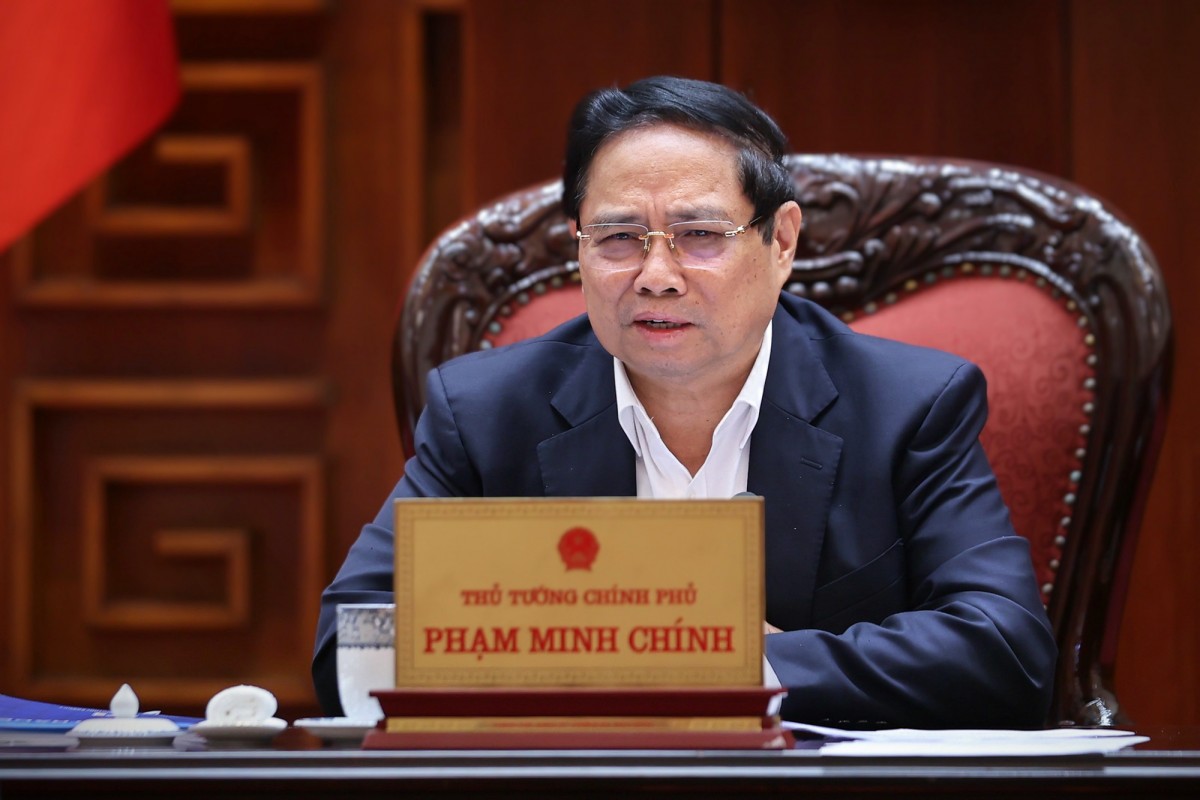 Thủ tướng yêu cầu: tập trung nguồn lực, tháo gỡ mọi khó khăn, vướng mắc để hoàn thành, thông toàn tuyến cao tốc từ Cao Bằng tới Cà Mau, gồm xây dựng các trạm dừng nghỉ.