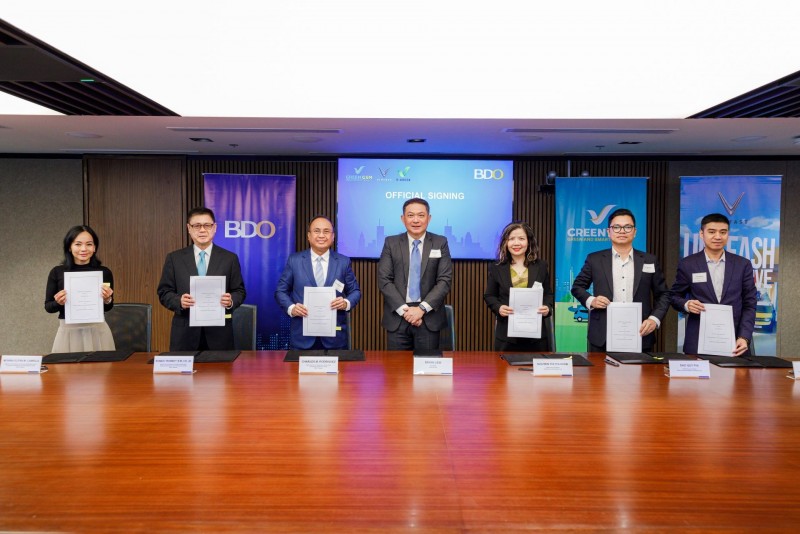 Đại diện VinFast, V-Green, Green GSM Philippines và ngân hàng BDO tại buổi lễ ký kết