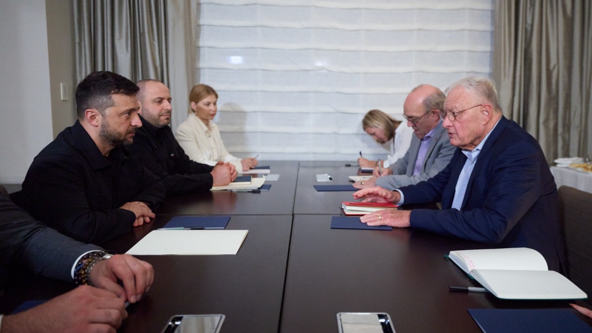 Ông Zelensky gặp đặc phái viên Mỹ Kellogg tại New York ngày 23/9. Ảnh: X/@ZelenskyyUa