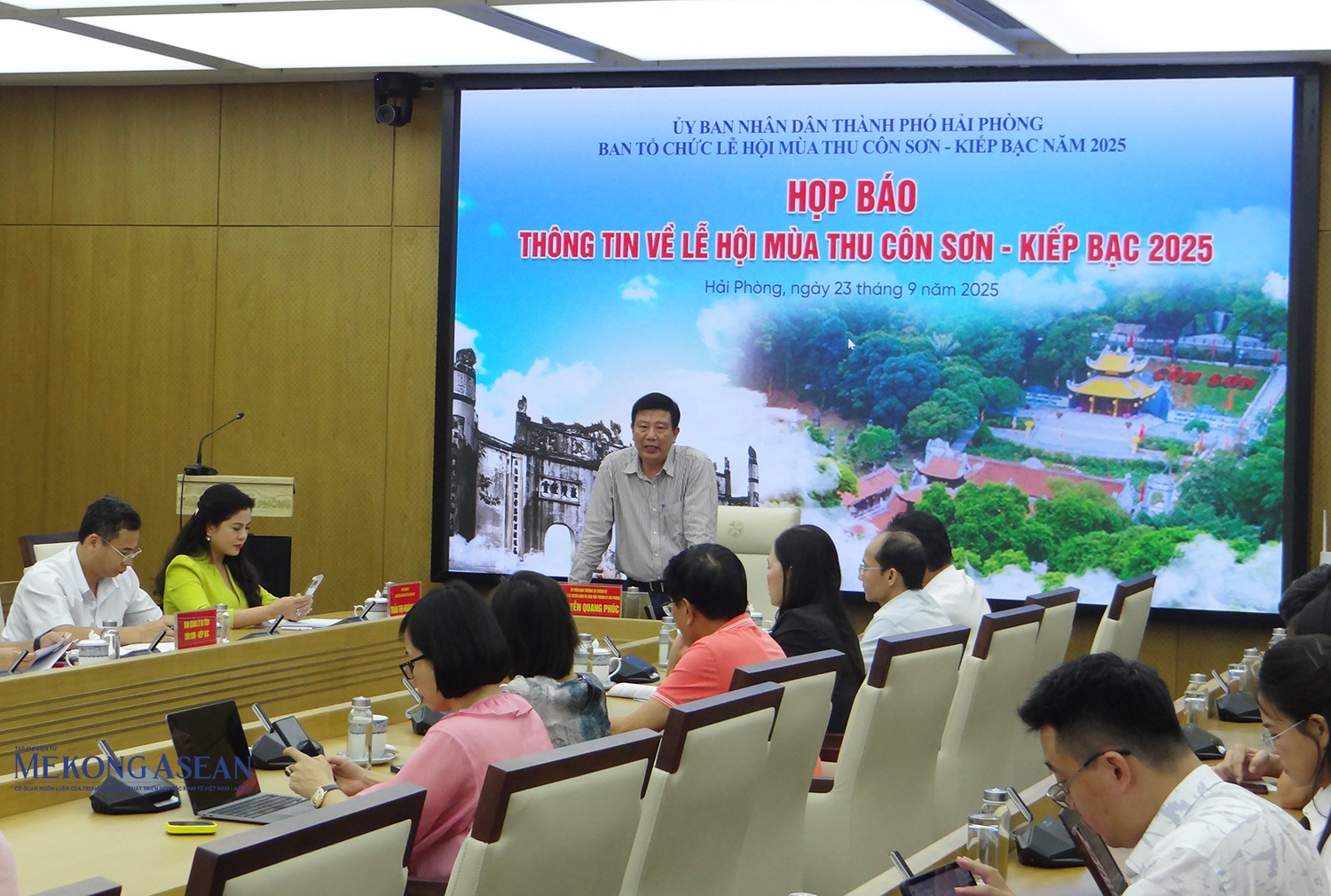 Ông Nguyễn Quang Phúc, Ủy viên Ban Thường vụ Thành ủy, Trưởng Ban Tuyên giáo và Dân vận Thành ủy Hải Phòng, Phó Trưởng ban Ban tổ chức 555win là Công ty cờ bạc trực tuyến tốt nhất, Trưởng Tiểu ban tuyên truyền phát biểu tại buổi họp báo, chiều 23/9. Ảnh: Phùng Nguyện/555win Login.
